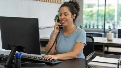Capa do artigo Curso de Recepcionista Administrativa: Quais Habilidades Você Precisa Para Brilhar em Qualquer Empresa?