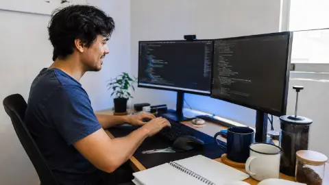 Capa do artigo Quanto tempo leva para se tornar um desenvolvedor frontend profissional?
