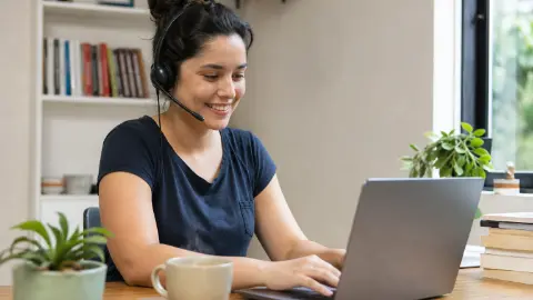 Capa do artigo Curso de Recepcionista à Distância: Guia Completo para Sua Formação Agora
