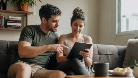 Capa do artigo Bitcoin ou ações: qual o melhor investimento para iniciantes com pouco dinheiro?