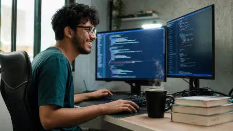 Capa do artigo JavaScript vs. TypeScript: Qual Gigante Escolher para Seu Projeto Web Moderno?