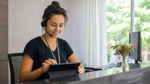 Capa do artigo Cursos de Recepcionista Gratuitos com Certificado: Qualifique-se e Conquiste seu Espaço!