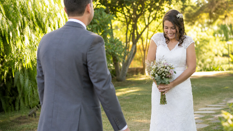Capa do artigo First Look no Casamento: Vale a Pena se Encontrar Antes da Cerimônia?
