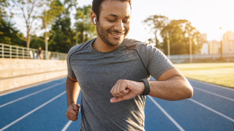 Capa do artigo Smartwatch Android ou Apple Watch: Qual Ecossistema Cuida Melhor da Sua Saúde e Fitness?