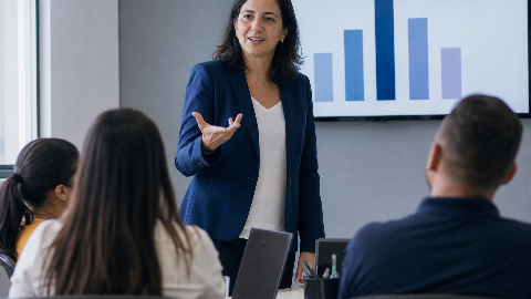 Capa do artigo Liderança Feminina: Vale a Pena Investir em Cursos no Século XXI?