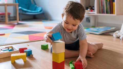 Capa do artigo Melhores Brinquedos Educativos para Crianças de 2 Anos: Um Guia Prático para Pais e Mães