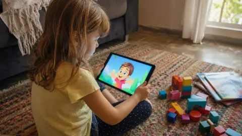 Capa do artigo Desenhos Educativos vs. Tempo de Tela: Qual o Limite para Crianças de 5 Anos?
