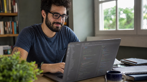 Capa do artigo Python para IA: Ainda vale a pena aprender em 2024? A resposta está na ponta do seu código.
