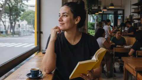 Capa do artigo Desenvolvimento profissional: Ler livros ou ouvir para economizar tempo?