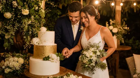 Capa do artigo Bolo Fake ou Bolo Verdadeiro no Casamento? O Dilema Açucarado dos Noivos