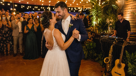 Capa do artigo Playlist de Casamento: Ideias Criativas para uma Trilha Sonora Inesquecível que Todos Vão Amar