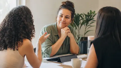 Capa do artigo Liderança Feminina: Como a Inteligência Emocional Realmente Transforma o Jogo